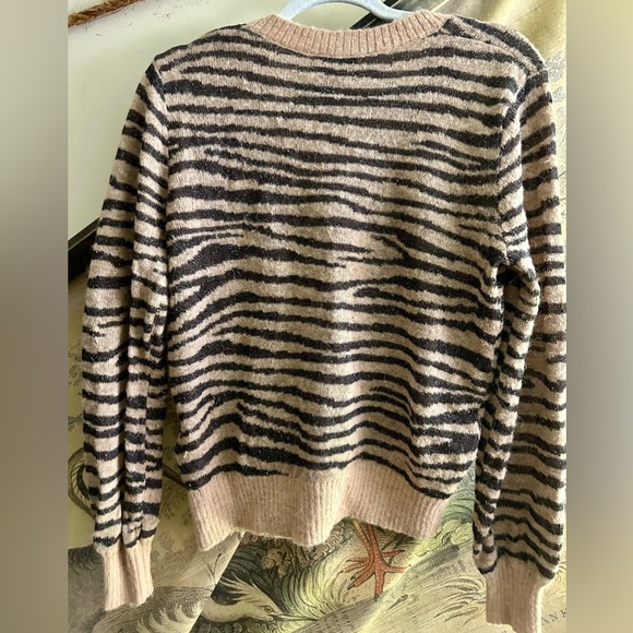 Joie Animal Print V Neckline Metallic Thread Swey SZ Small - Picture 6 of 7